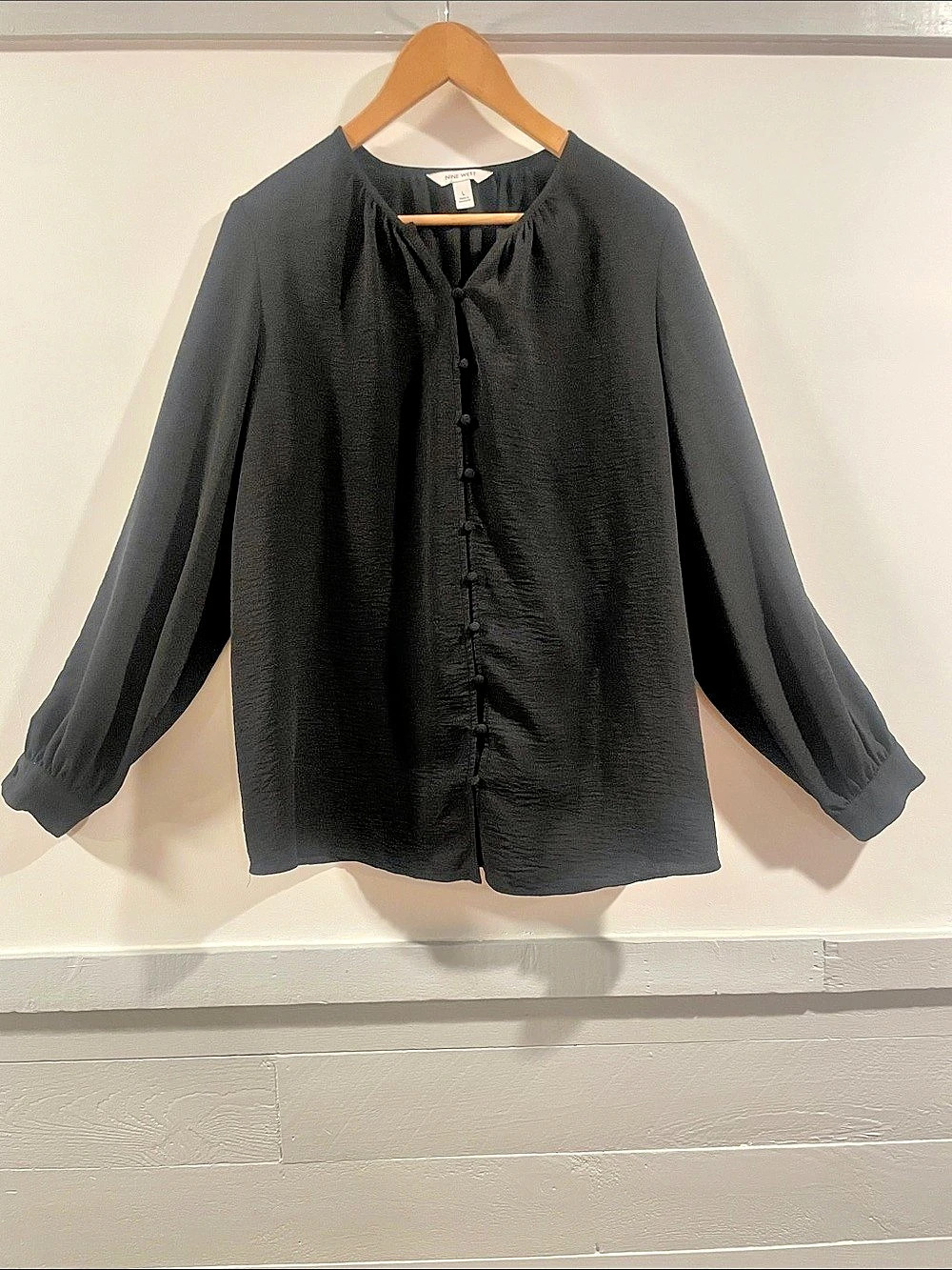 Flowy office work attire Nine West Long Sleeve Blouse Black Size Large Like New